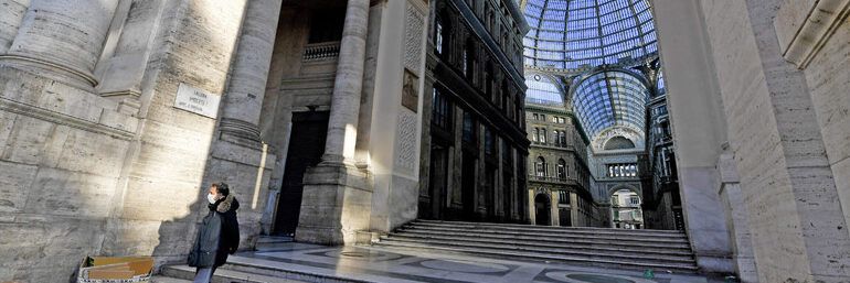 A 14 anni spara per festeggiare il compleanno. Panico a Napoli