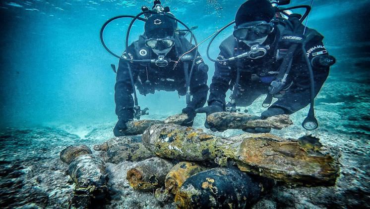 Ordigni bellici trovati in mare nel Catanzarese, saranno fatti brillare