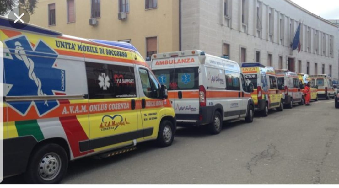 La protesta delle ambulanze "blocca" Cosenza