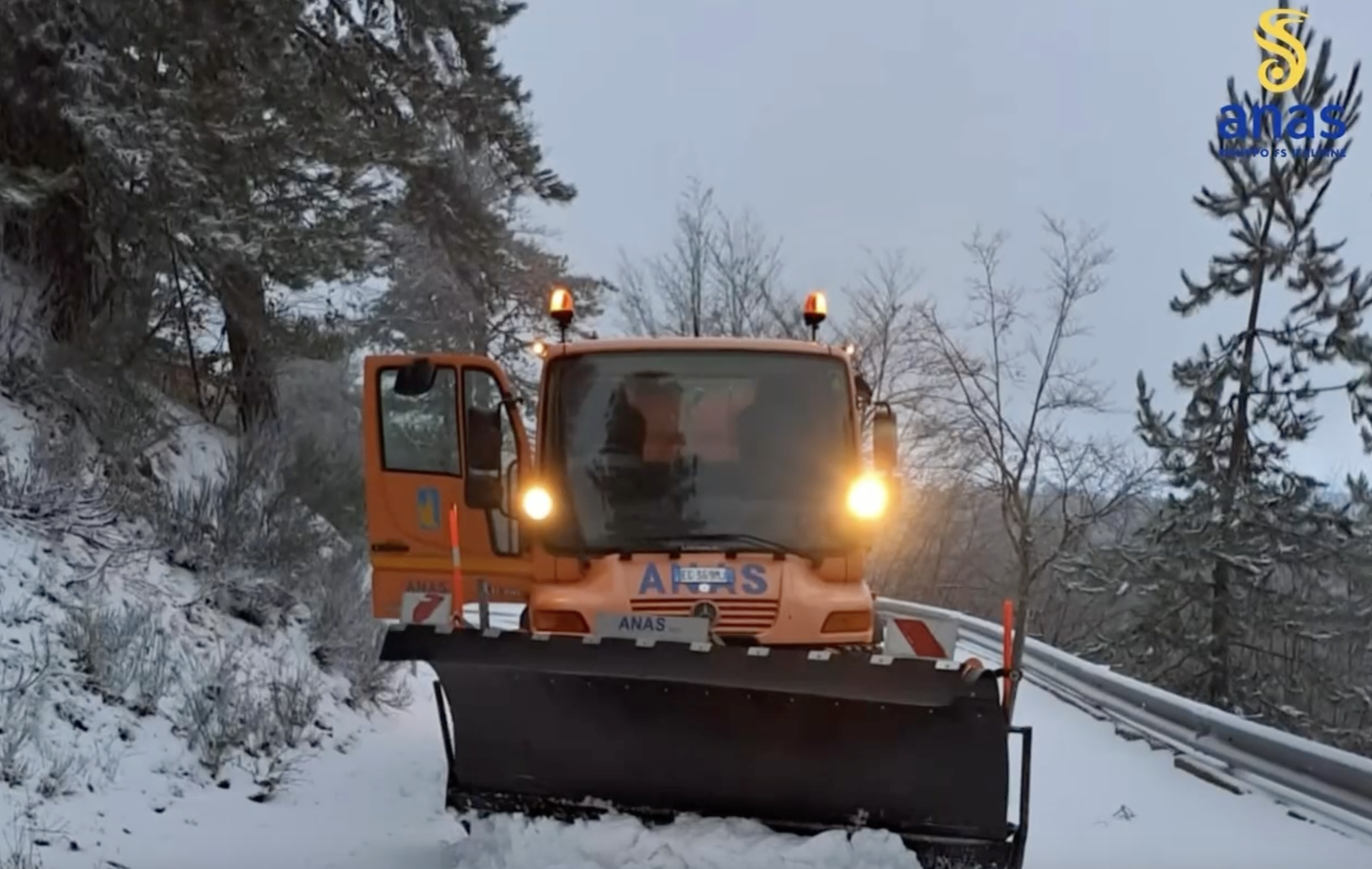 Neve e ghiaccio in Calabria, mezzi e personale Anas in azione – VIDEO