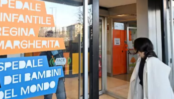 Bimbo di 5 anni investito, fermata la ex compagna del padre
