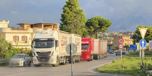 Locride, i sindaci in campo con autotrasportatori e agricoltori: «Situazione economica e sociale devastante»