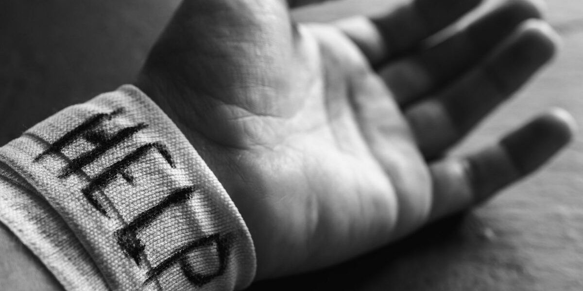 Cittanova, agenti salvano un 29enne che ha tentato di suicidarsi