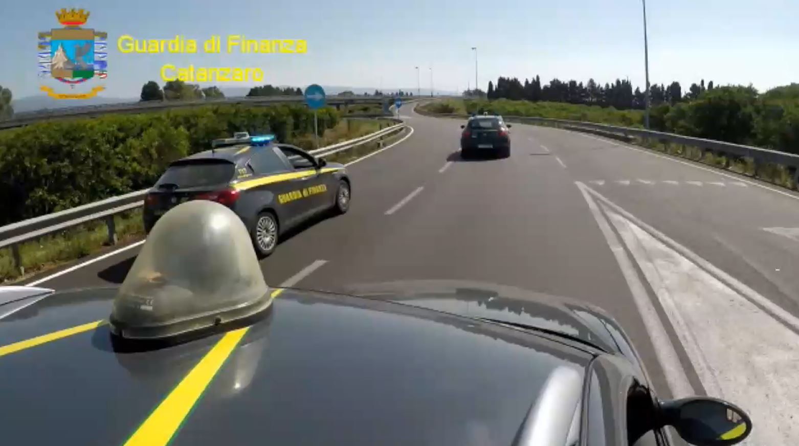 Lavoratori irregolari all’interno di una palestra a Lamezia Terme, maximulta da 300mila euro