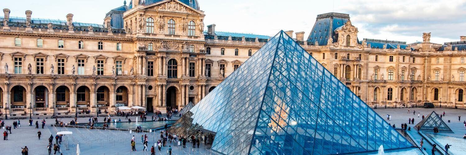 Allarme bomba alla Reggia di Versailles. Chiuso il Louvre