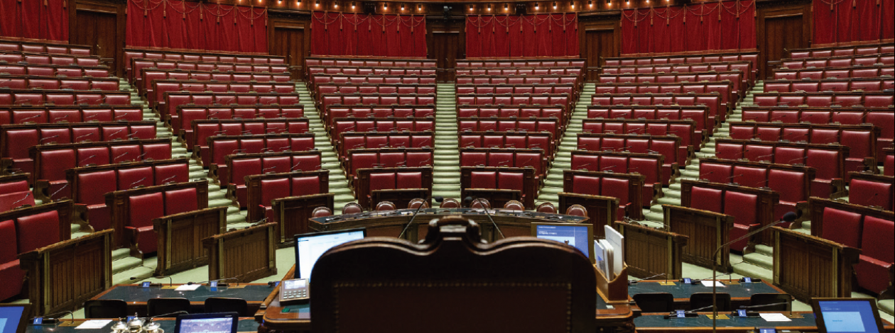 «Furto di democrazia», «mafiosi»: alla Camera duro scontro M5S-Fi