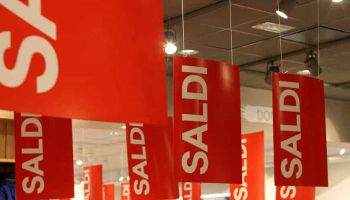 Saldi estivi, in Calabria 2 famiglie su 5 pronte agli acquisti: giro d’affari fino a 65 milioni – I DATI
