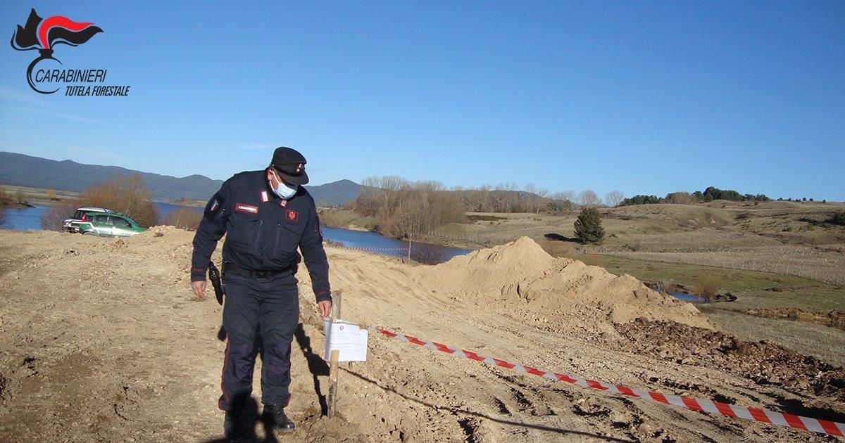 Lavori di sbancamento non autorizzati, sequestrata area a Lago Cecita