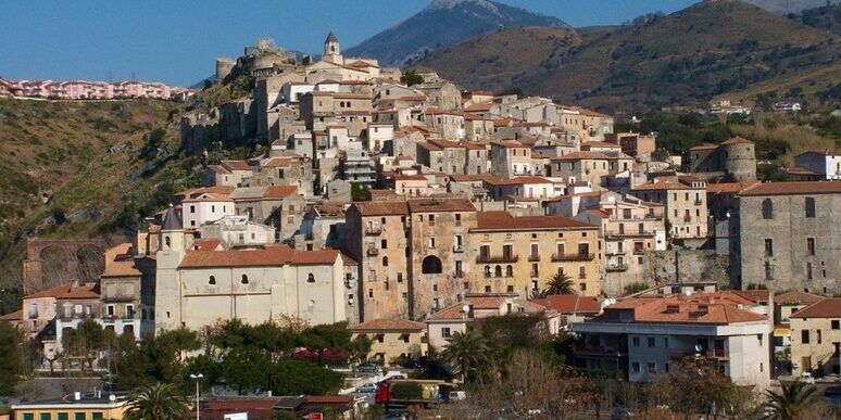 In crescita gli stranieri che cercano casa in Calabria. Il Cosentino è l’area più gettonata