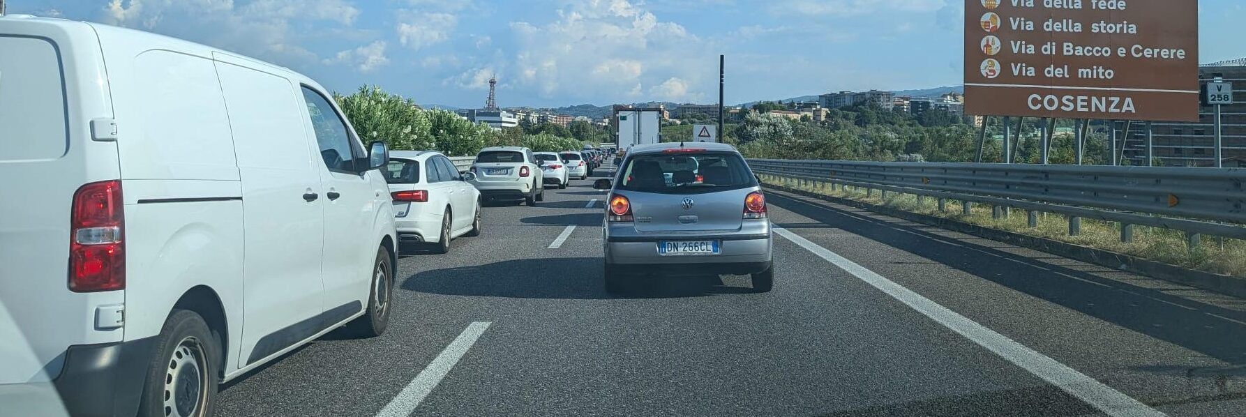 Code sulla A2, traffico bloccato nei pressi dello svincolo di Rende