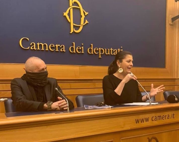 «Anche in Calabria la politica è uno show»