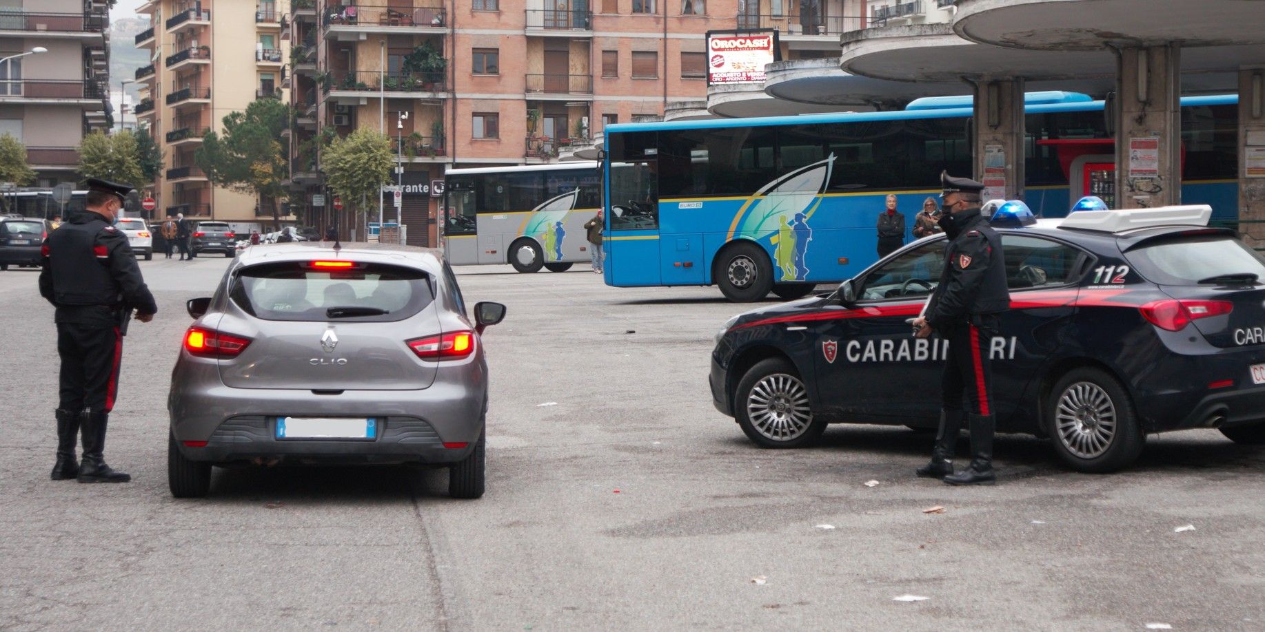 Cosenza, armato di “pistola” minaccia i carabinieri: denunciato 46enne