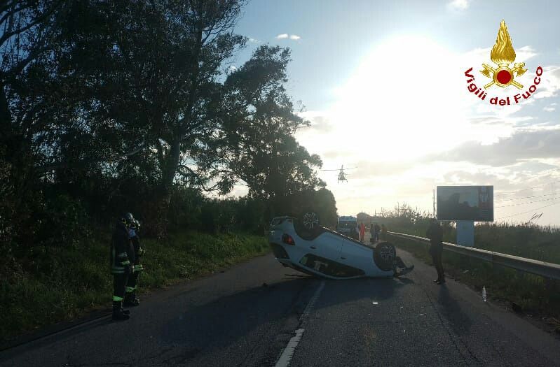 Auto si ribalta nel Vibonese, soccorso con l’eliambulanza