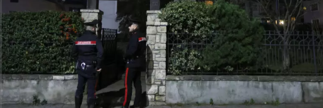 Maneggia una pistola e parte un colpo, bimba di 3 anni in fin di vita