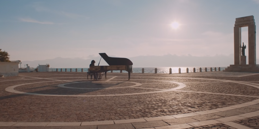 “Kiss me again”, online il video di Giovanni Allevi girato a Reggio Calabria – VIDEO