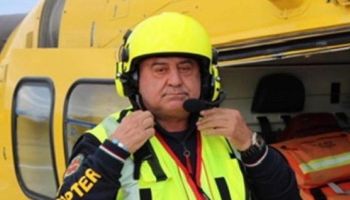Il sindaco Franz Caruso premia Pasquale Gagliardi, il medico “angelo dell’elisoccorso” di Cosenza