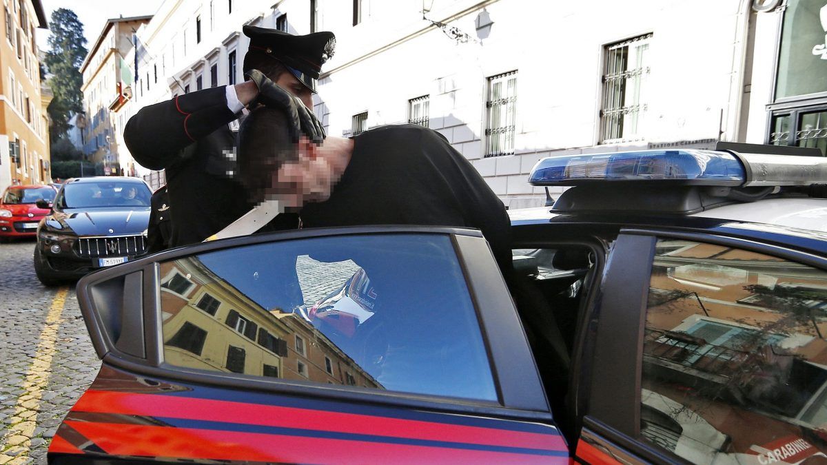 Pestaggi e furti seriali sulla costa romagnola, arrestato reggino