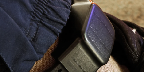 Rifiuta di indossare il braccialetto elettronico, arrestato