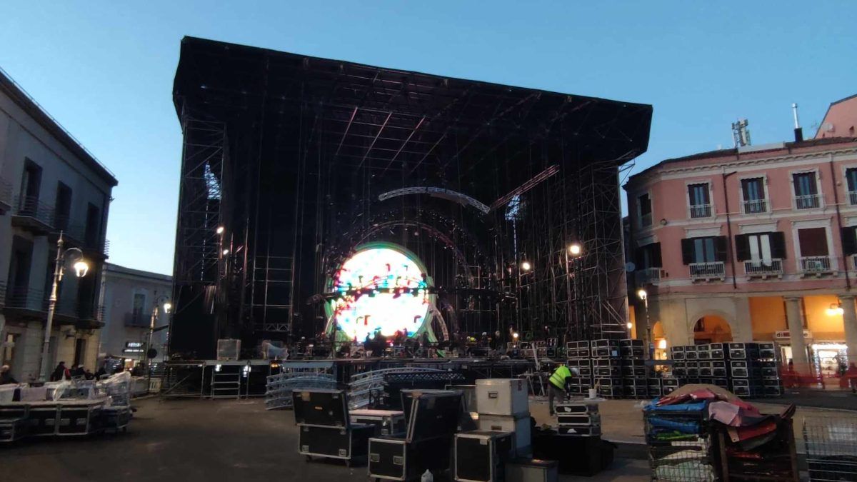 Incidente sul palco dell'”Anno che verrà”, il regista operato a Crotone