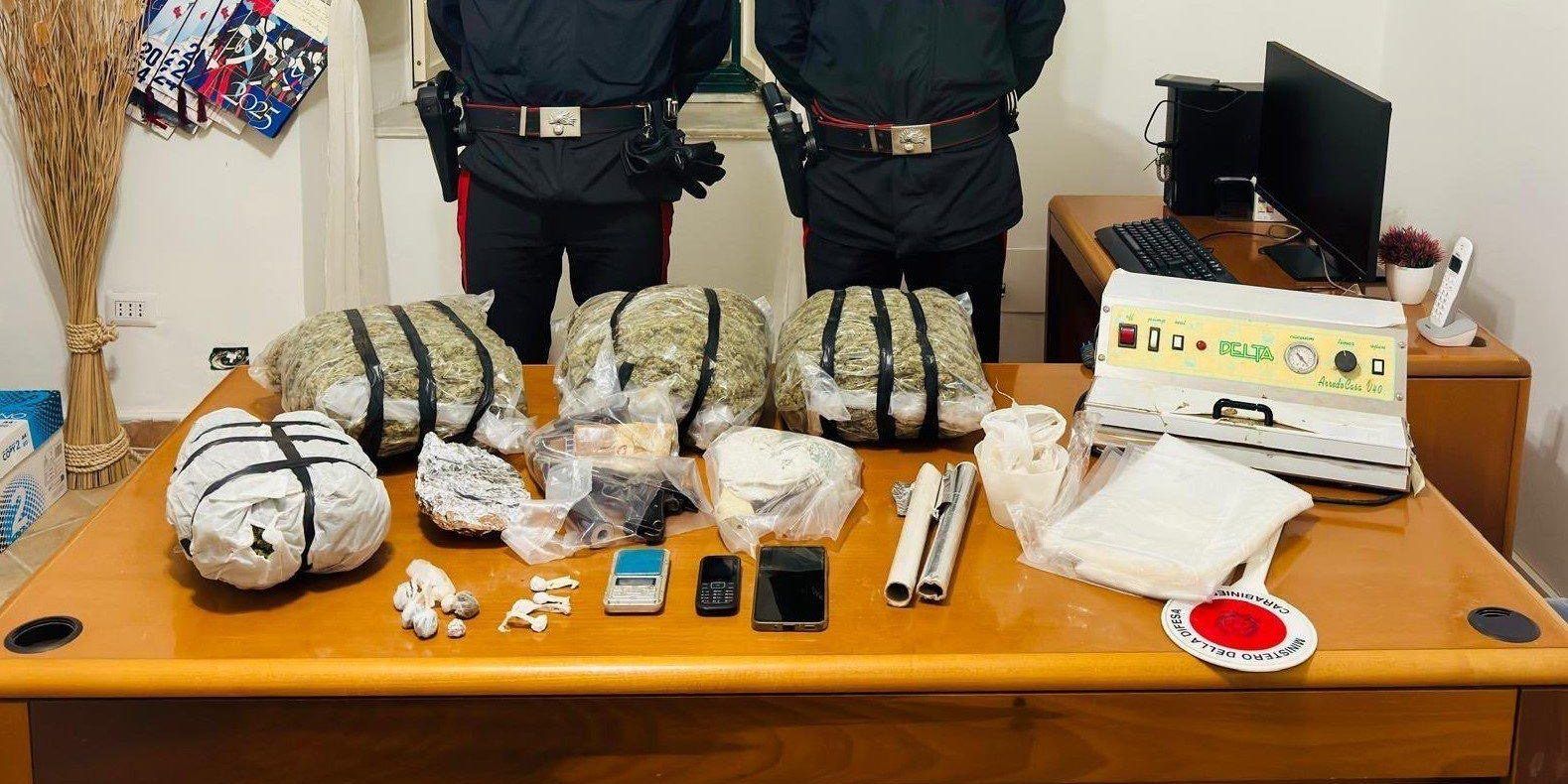 Maxi sequestro di droga e armi nel Crotonese: arrestato commerciante