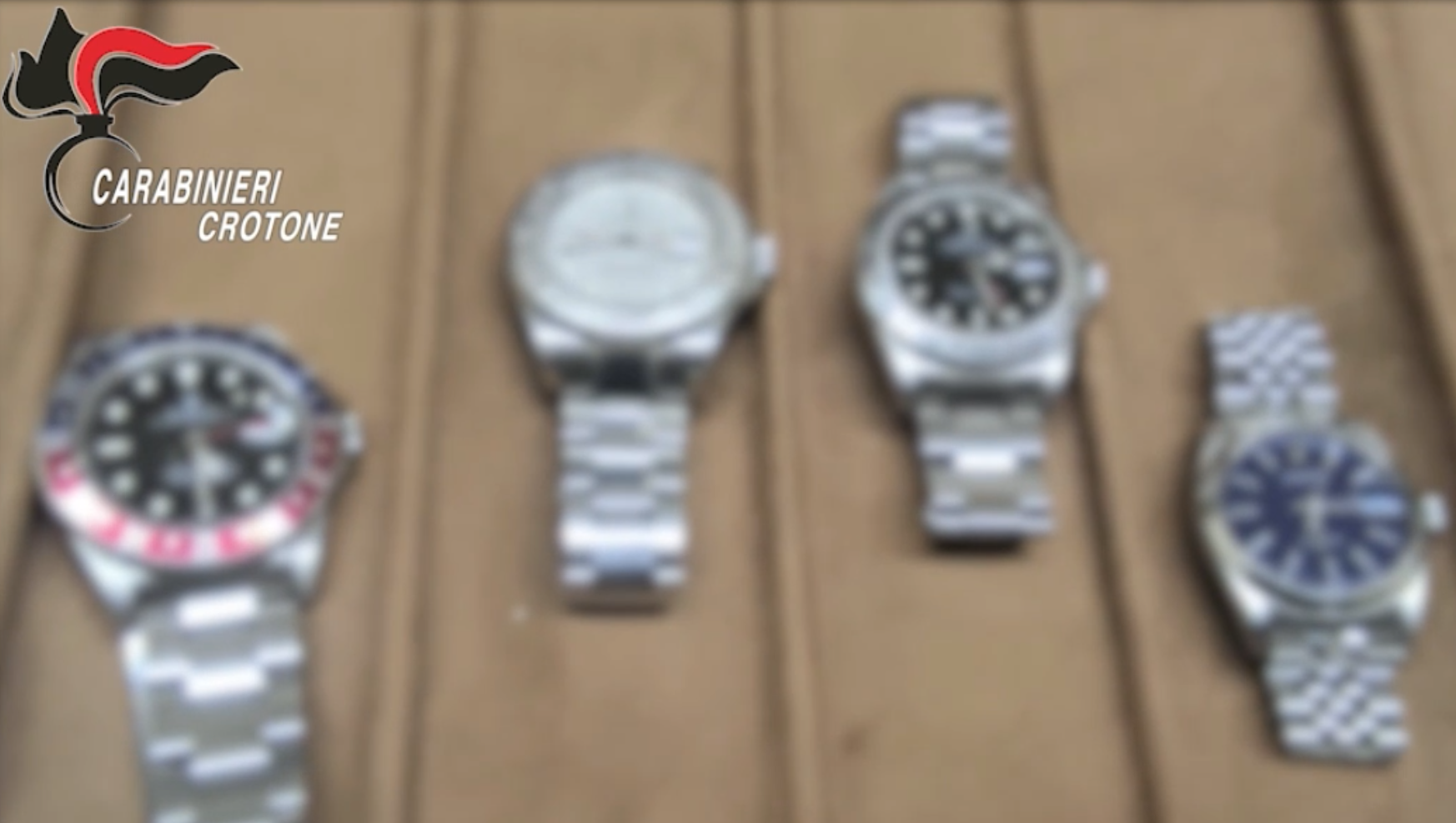 Truffe online da Crotone, Rolex, Tesla e immobili sequestrati: così la rete clonava aziende e raggirava vittime in tutta Italia – VIDEO E NOMI