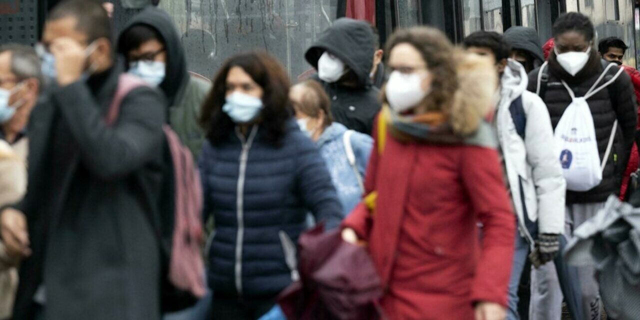 Catanzaro, scatta l’obbligo di mascherina all’aperto agli eventi natalizi