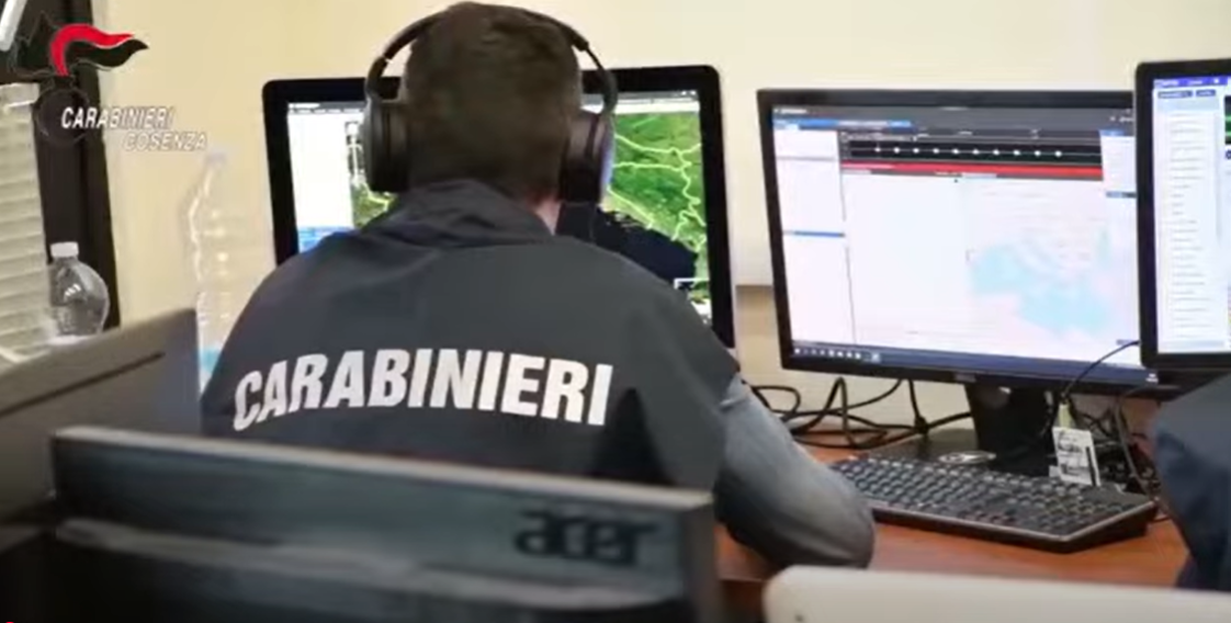 ‘Ndrangheta a Cetraro, gli spari al “Castello”. «Se aprite saranno buttate tre granate anticarro in mezzo la folla»