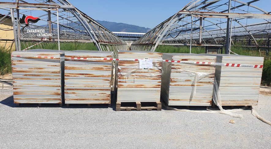 Lamezia, 20mila pannelli fotovoltaici stoccati illecitamente