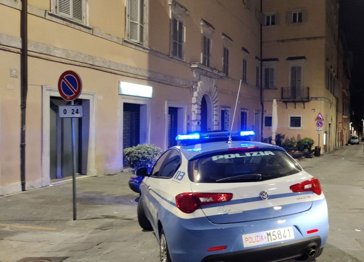 Falso poliziotto chiede soldi per mandare la moglie in Calabria, denunciato