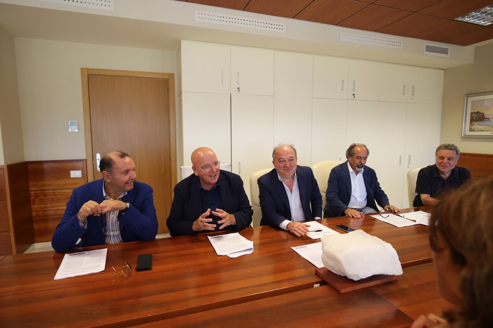 L’allarme di Oliverio: «Pochi medici e forniture di farmaci salvavita a rischio»