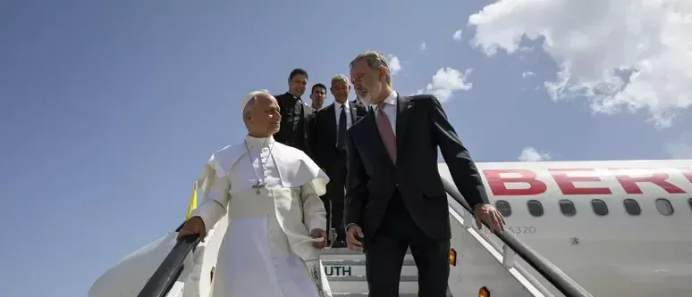 Guasto all’aereo del Papa: rientro a Roma con il volo del Re di Spagna
