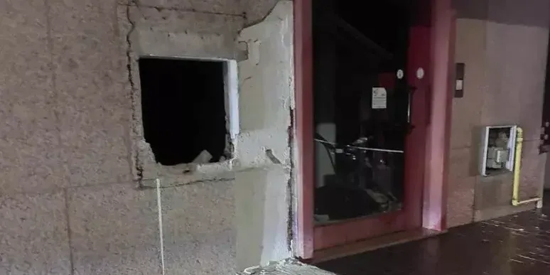 Esplosione nella notte a Decollatura: assaltato il bancomat. Bottino da 200 mila euro