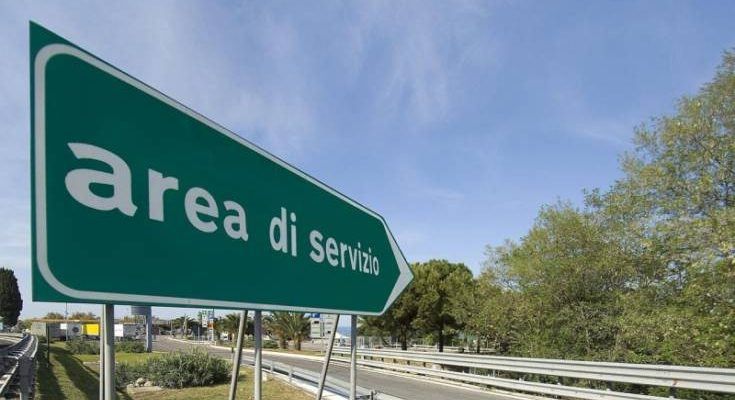 Oliverio bacchetta i gestori delle aree di servizio: «Più decoro sulla A2»