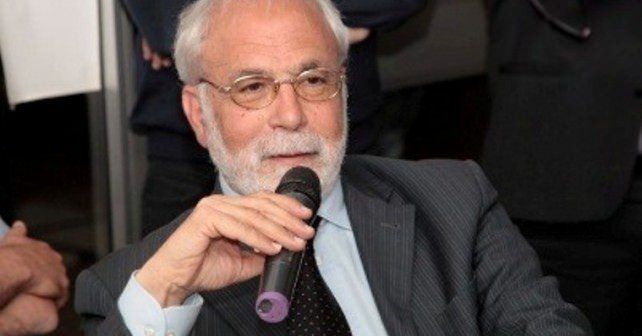 Acqua gratis in piazza per difendere il “modello Saracena”