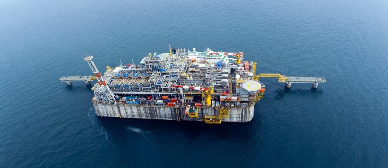 Rigassificatore a Gioia Tauro, arriva il placet del ministro per l’Ambiente