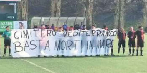 «Basta morti in mare». Squadra multata per lo striscione a favore delle vittime di Cutro