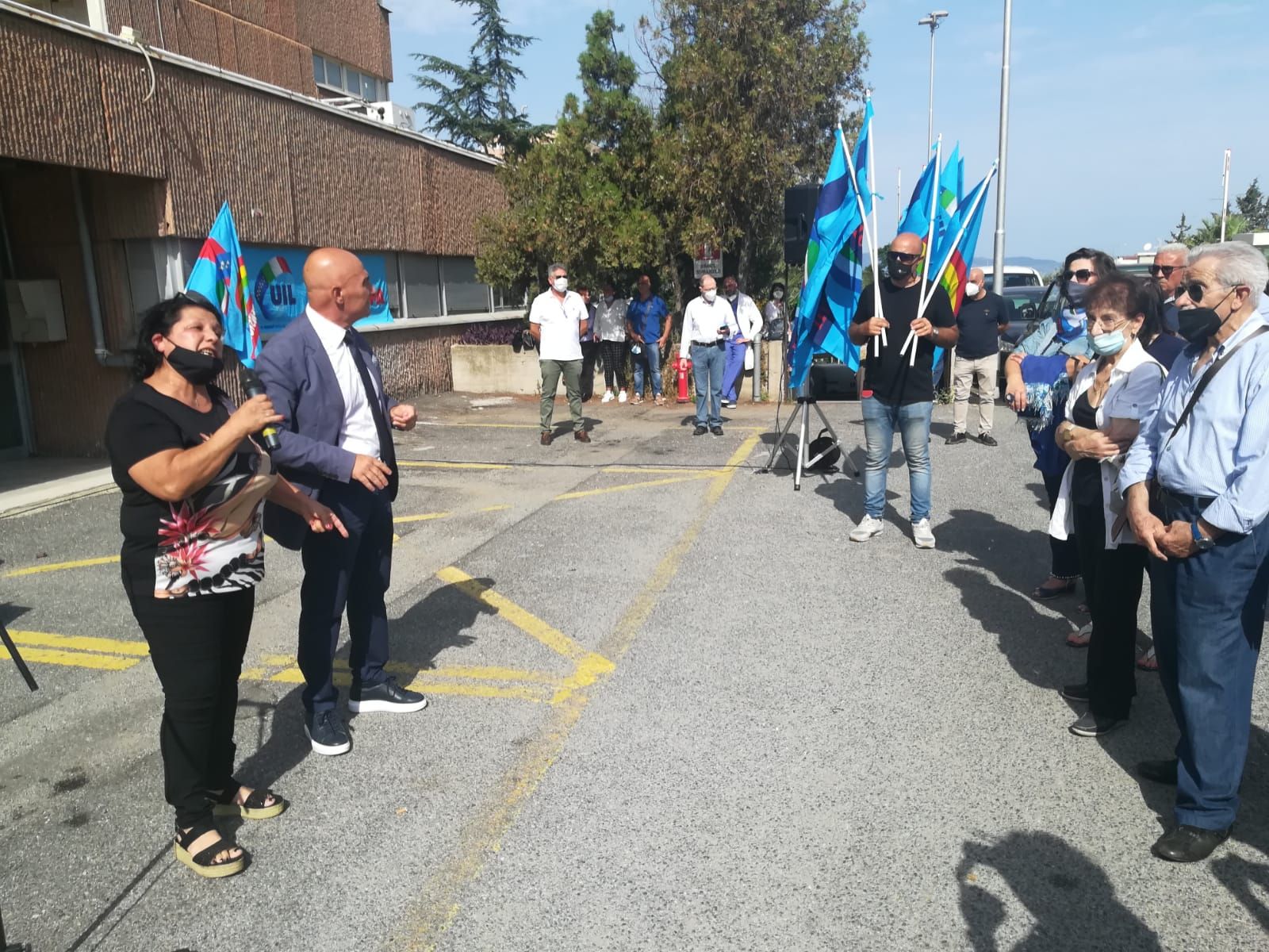 Sit-in Uil al Gom di Reggio Calabria. «Siamo 24 pazienti e due infermieri» – VIDEO