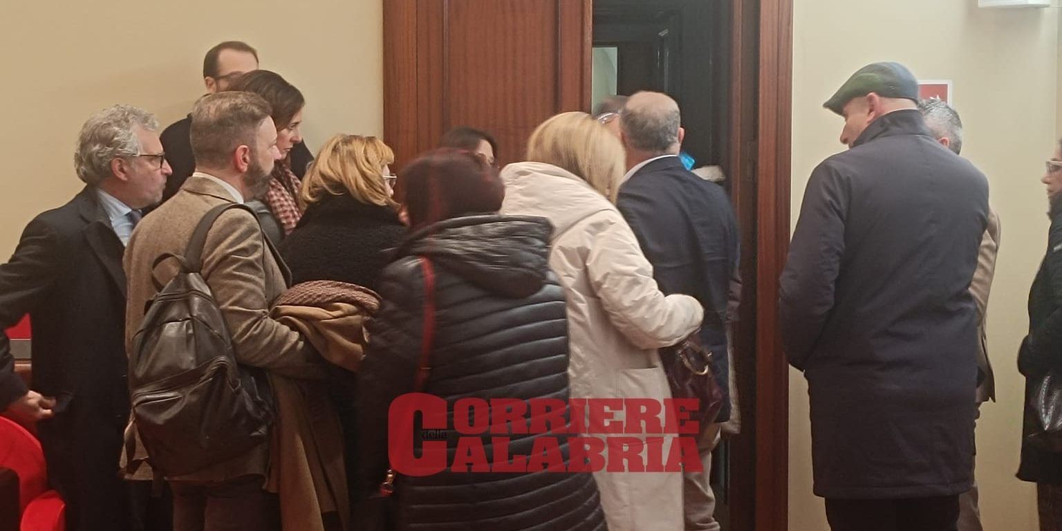 “Dopo di noi”… la guerra. Nervi tesi e querele incrociate al Consiglio comunale di Catanzaro