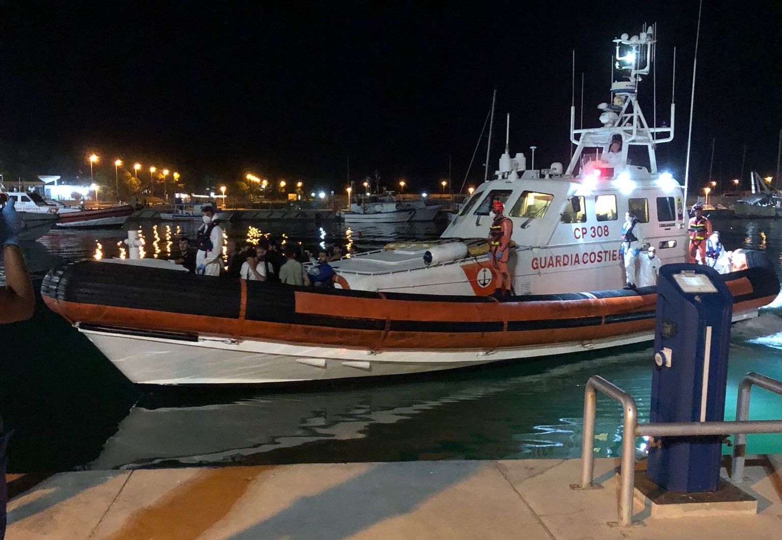 Due arrivi di migranti nel Reggino, soccorse oltre 100 persone