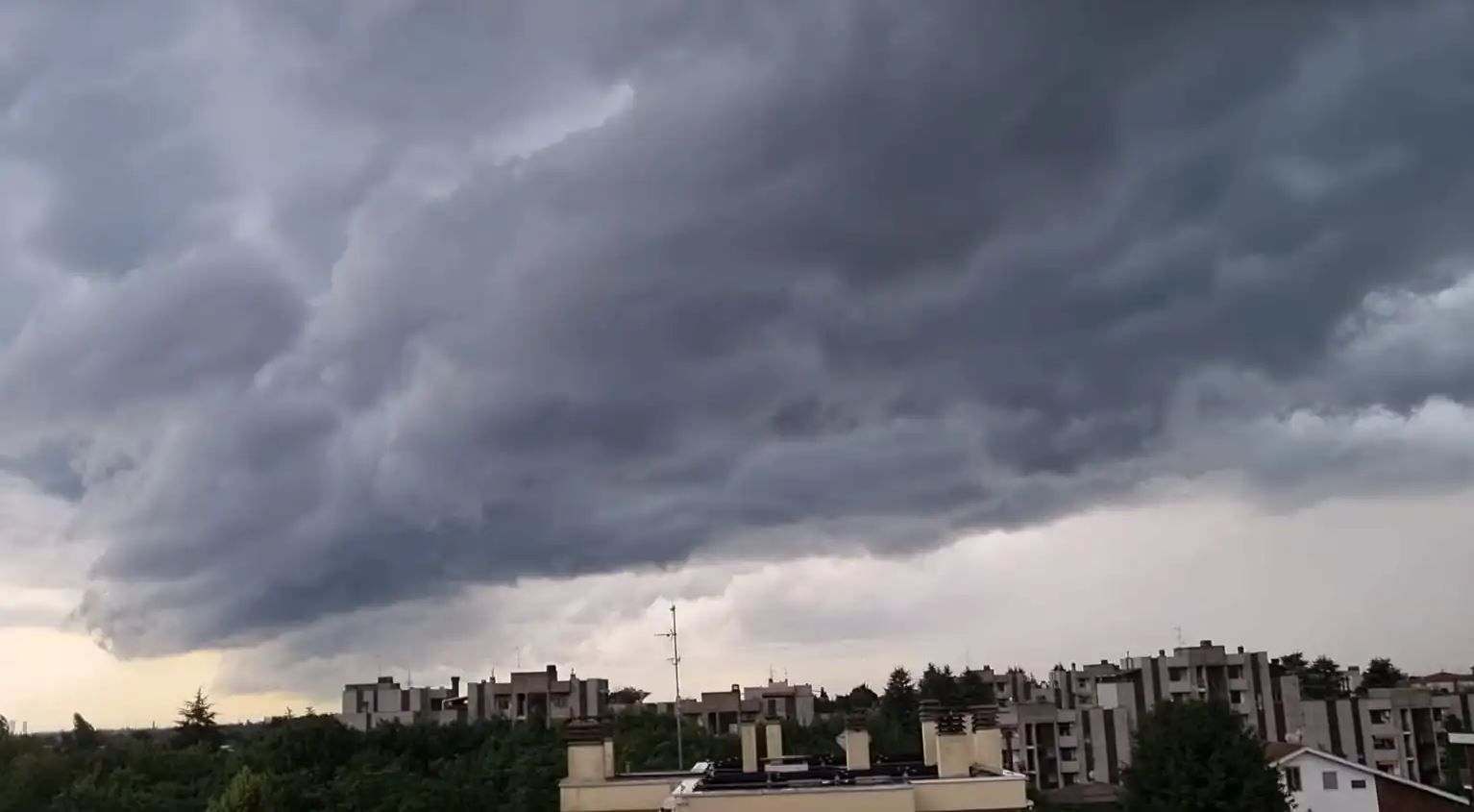 “Trottola ciclonica” sull’Italia. Calabria tra le aree più colpite – LA CARTINA