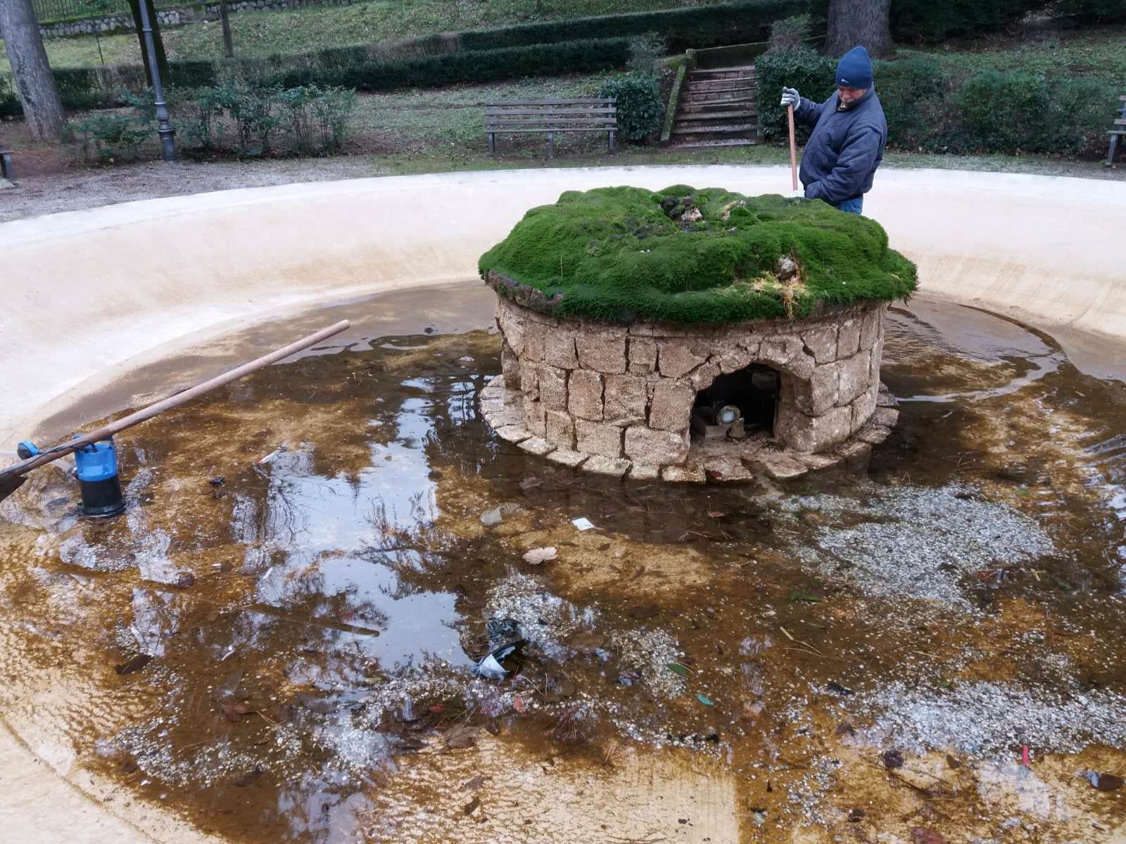 Raid vandalico a Morano, devastata la villa comunale