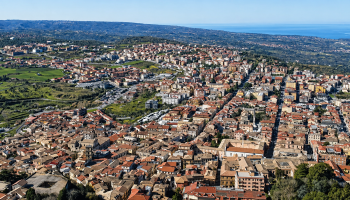 Smarrisce la nipotina al mercato: ritrovata sana e salva dopo momenti di tensione