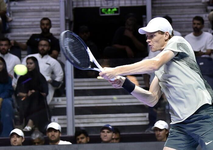 Sinner vince il Six Kings Slam. Alcaraz ko in tre set