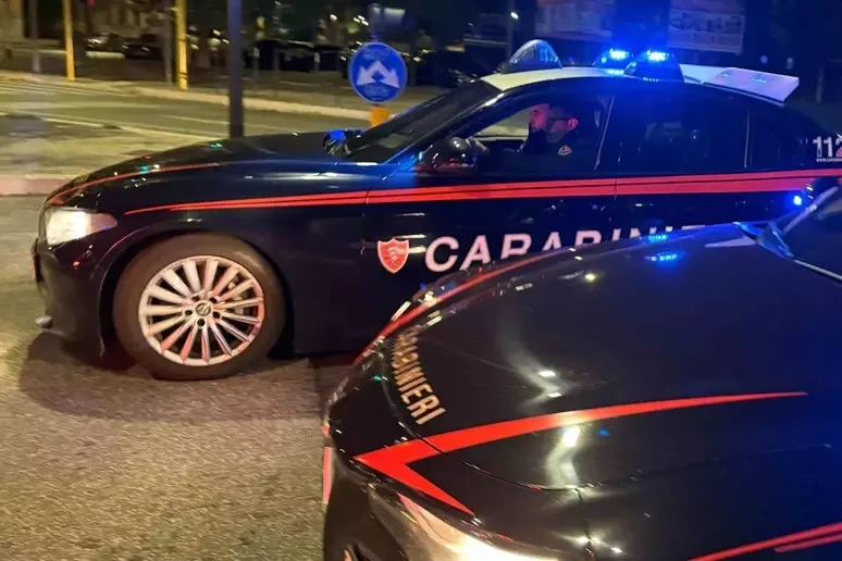 Tenta di uccidere la compagna poi si toglie la vita a Torino