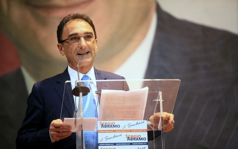 Nuova tegola per Abramo: lascia un altro assessore