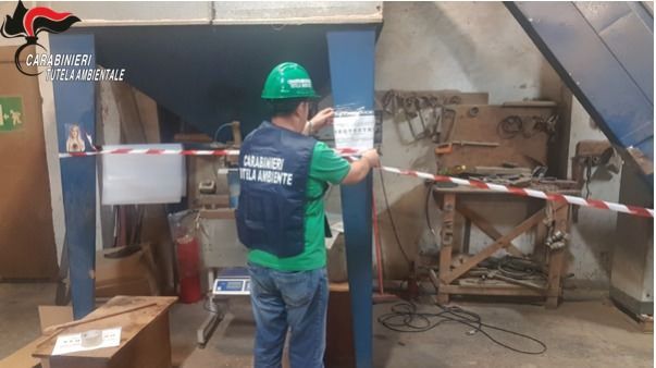 Reati ambientali, sequestrati due stabilimenti a Lamezia