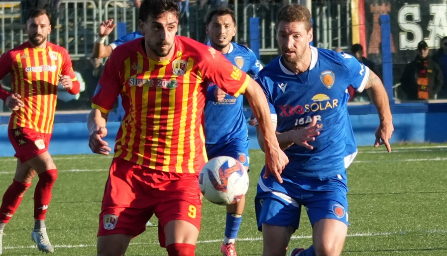 Impresa esterna del Sambiase contro la capolista Siracusa, vetta a un punto. Poker per Reggina e Vibonese