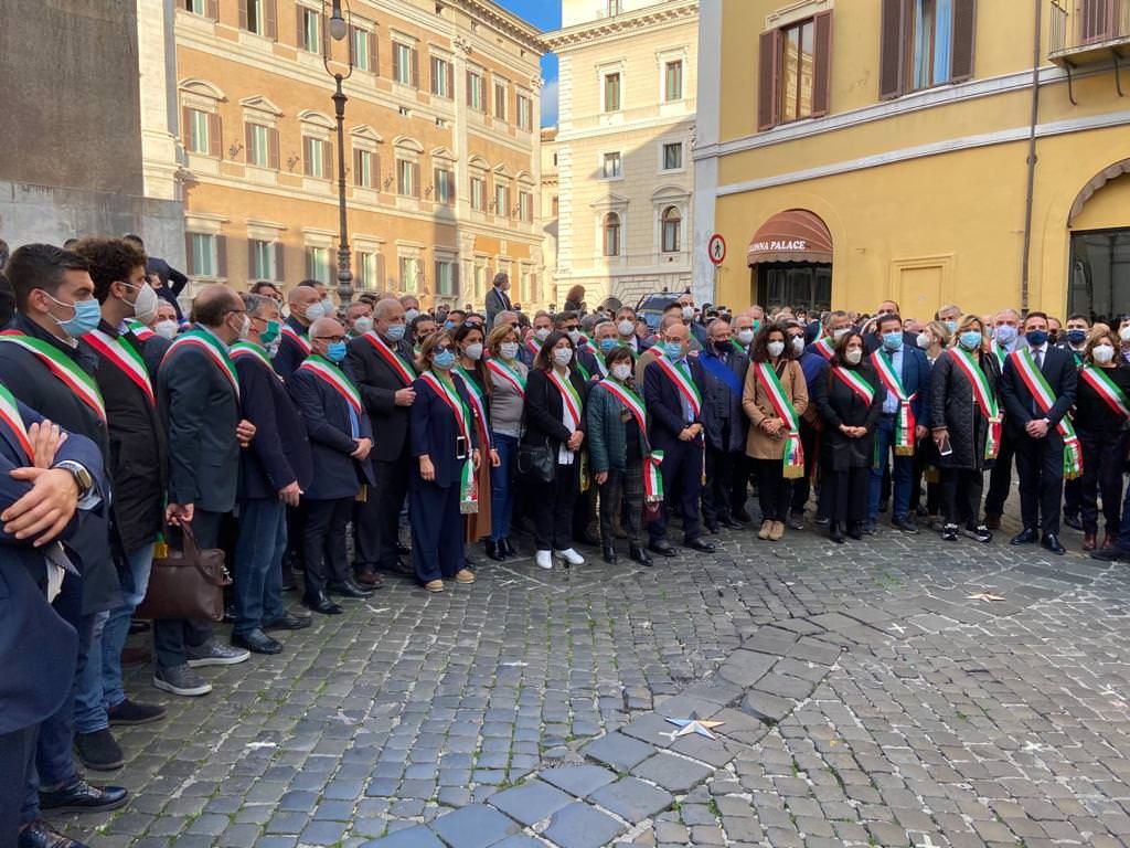 «Il governo Conte ignora 404 sindaci, pronti a tornare a Roma»