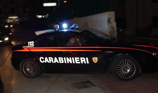 Aggredisce i carabinieri per evitare un controllo, arrestata