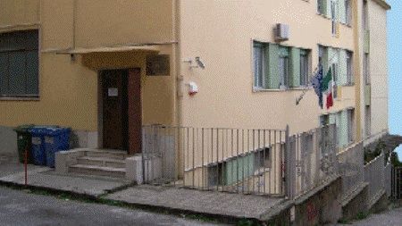 «Liceo Siciliani, porta sbattuta in faccia a studenti e catanzaresi»